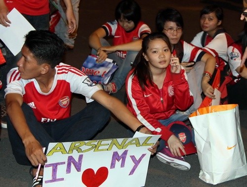Вьетнамские болельщики с нетерпением ждут товарищеского матча Вьетнама и Арсенала - ảnh 2